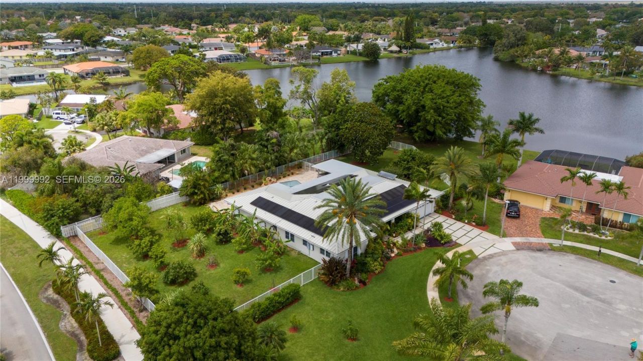 16751 Waters Edge Dr, Weston, FL 33326 Photo