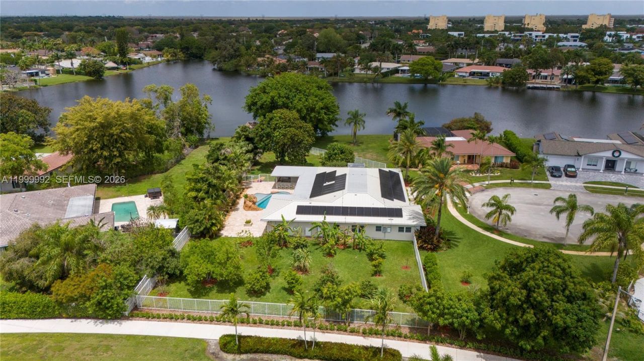 16751 Waters Edge Dr, Weston, FL 33326 Photo