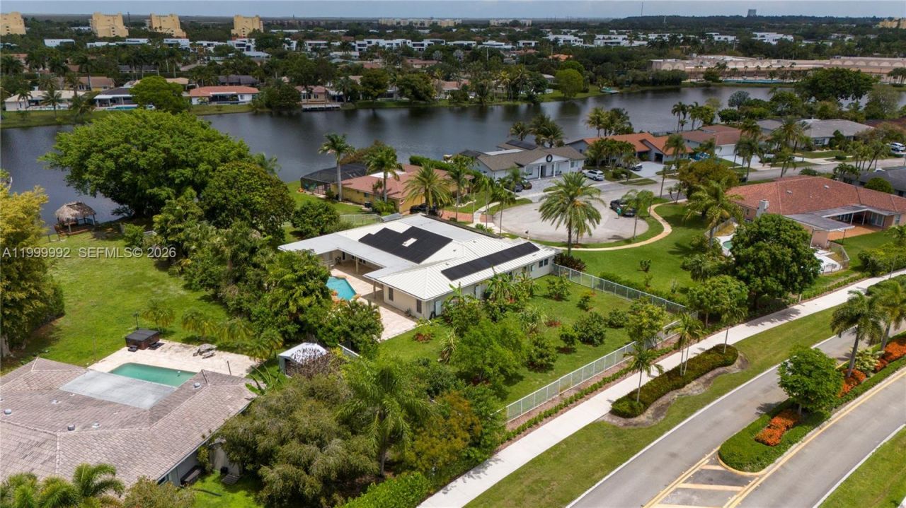 16751 Waters Edge Dr, Weston, FL 33326 Photo