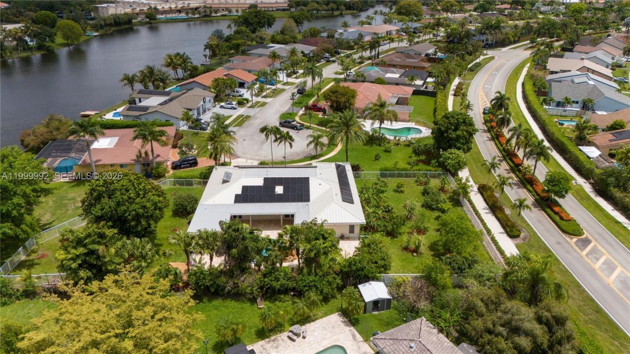 16751 Waters Edge Dr, Weston, FL 33326 Photo