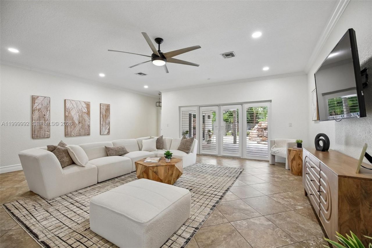 16751 Waters Edge Dr, Weston, FL 33326 Photo