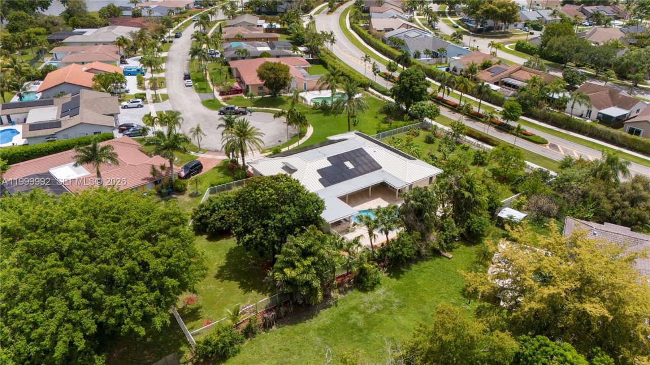 16751 Waters Edge Dr, Weston, FL 33326 Photo