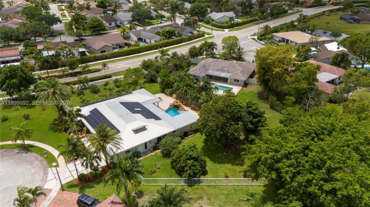16751 Waters Edge Dr, Weston, FL 33326 Photo