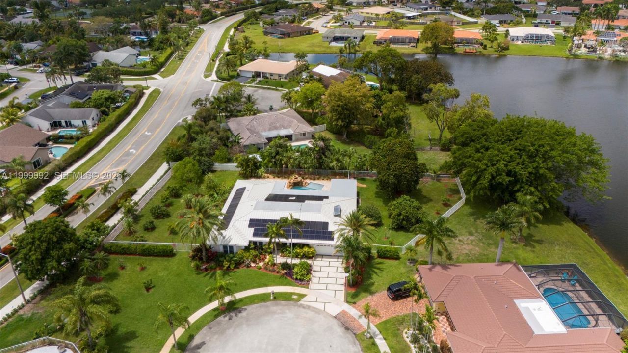 16751 Waters Edge Dr, Weston, FL 33326 Photo