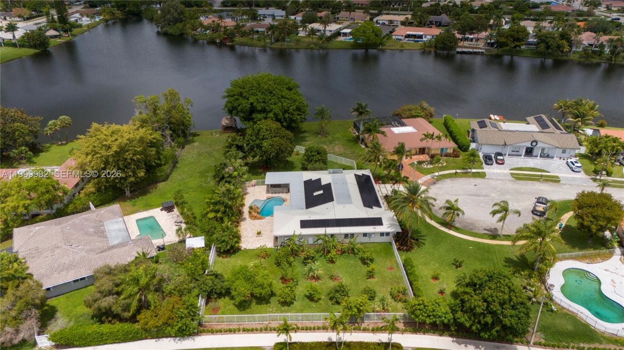 16751 Waters Edge Dr, Weston, FL 33326 Photo