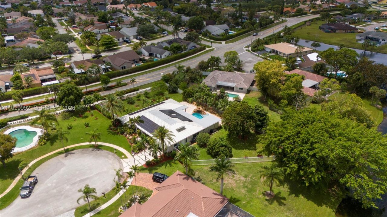16751 Waters Edge Dr, Weston, FL 33326 Photo