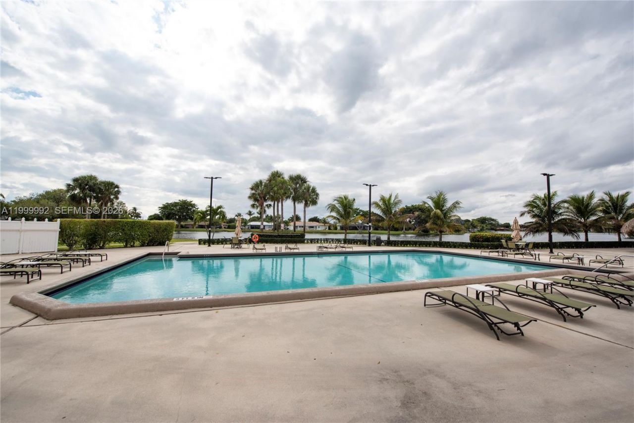 16751 Waters Edge Dr, Weston, FL 33326 Photo