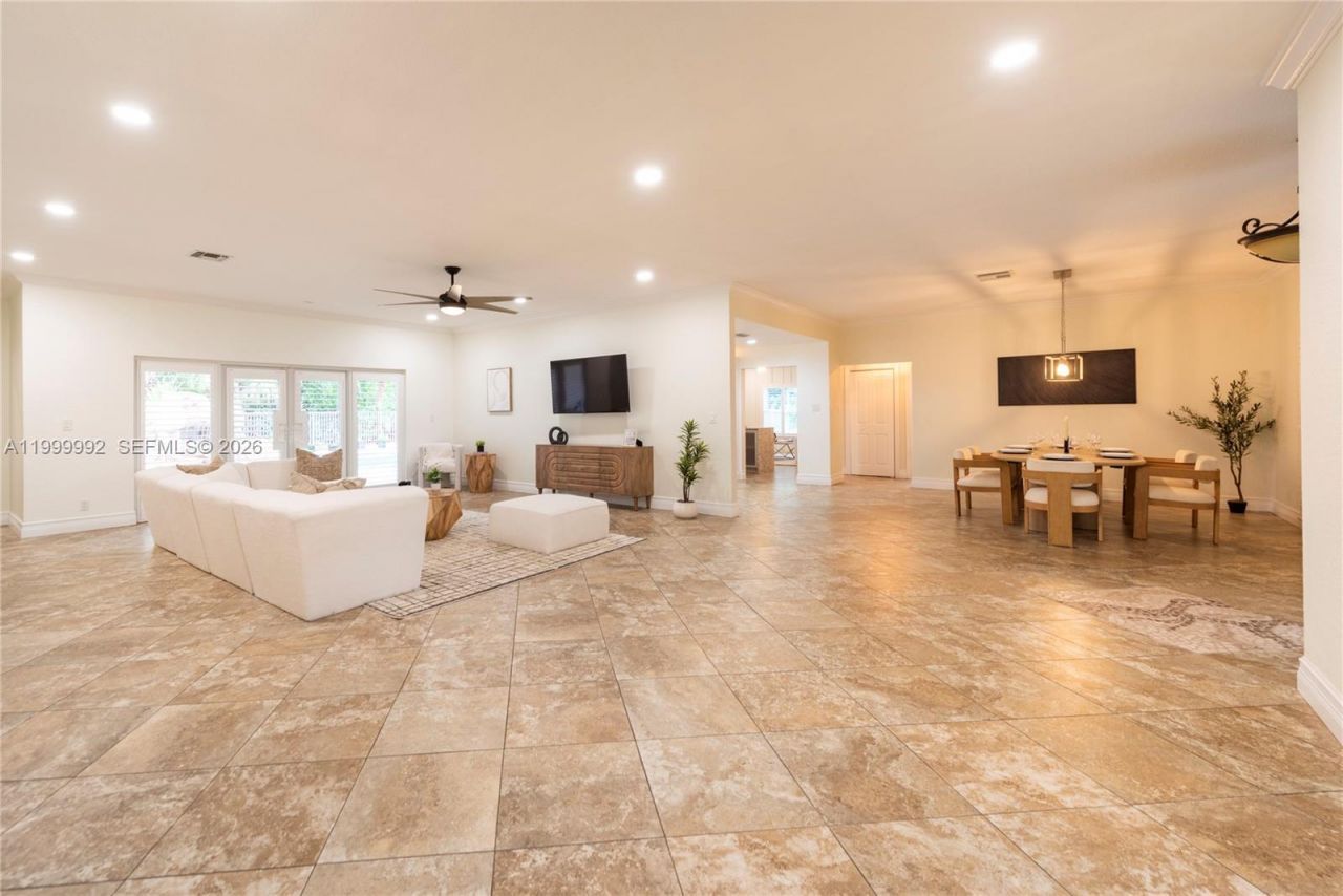 16751 Waters Edge Dr, Weston, FL 33326 Photo