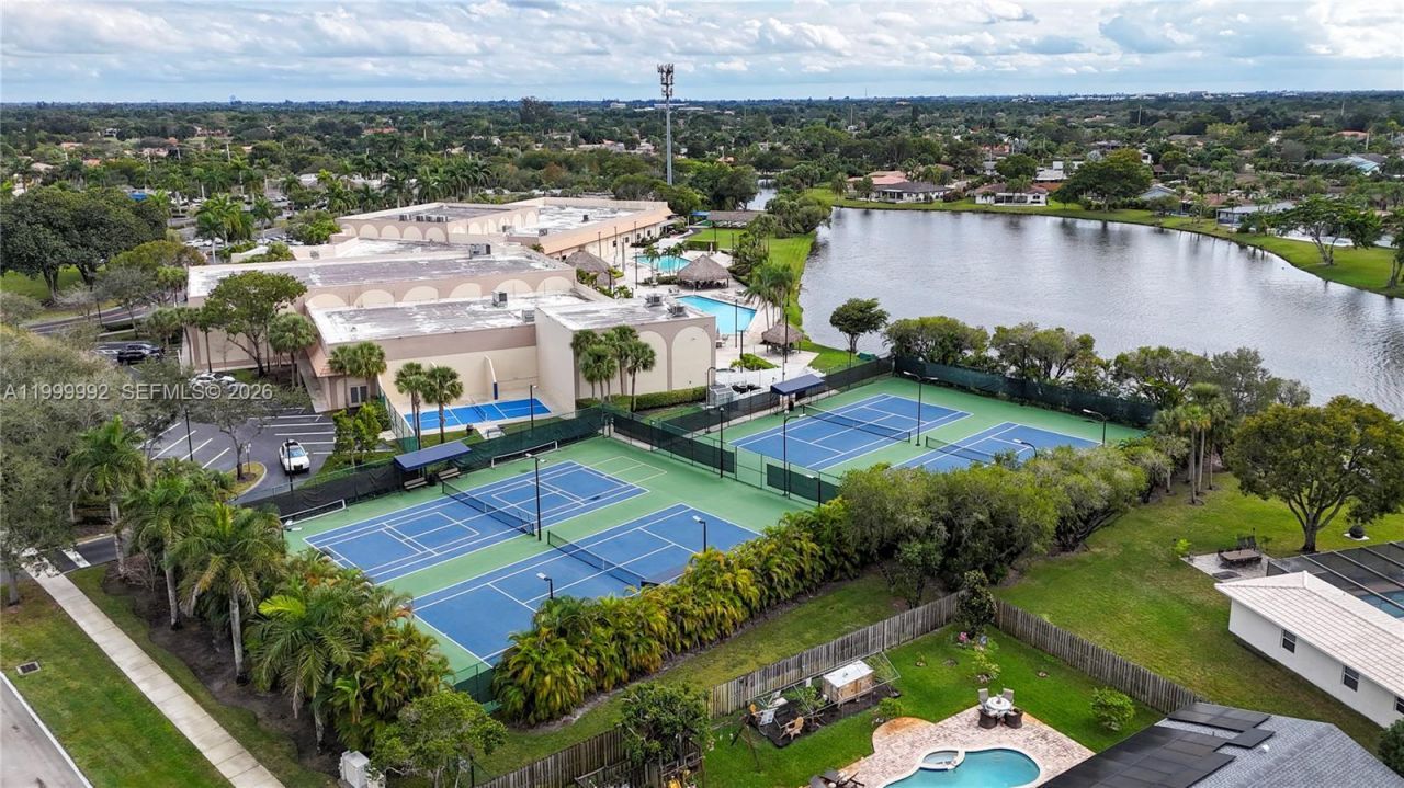 16751 Waters Edge Dr, Weston, FL 33326 Photo