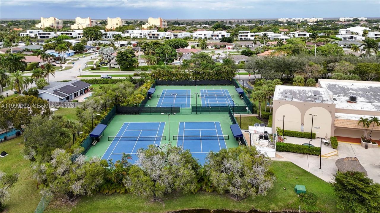 16751 Waters Edge Dr, Weston, FL 33326 Photo