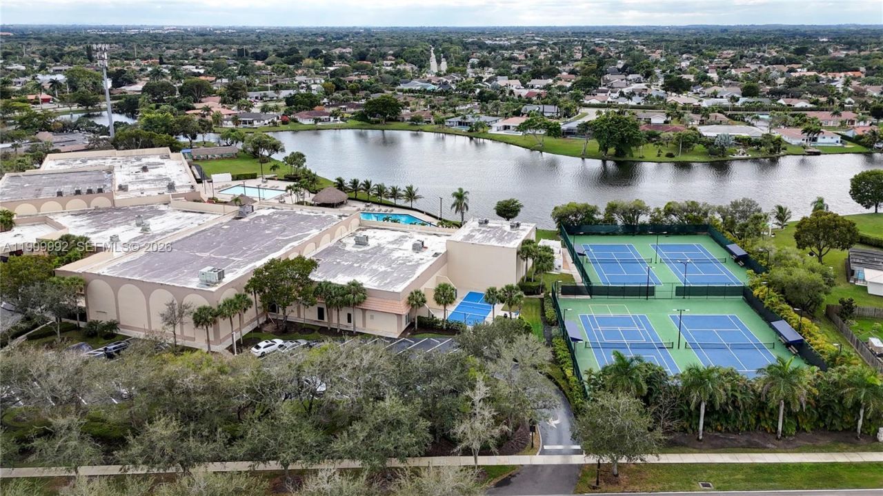 16751 Waters Edge Dr, Weston, FL 33326 Photo