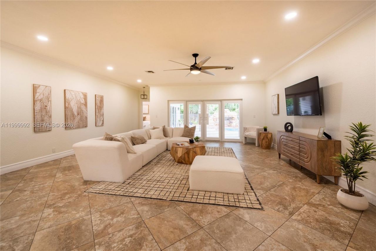 16751 Waters Edge Dr, Weston, FL 33326 Photo