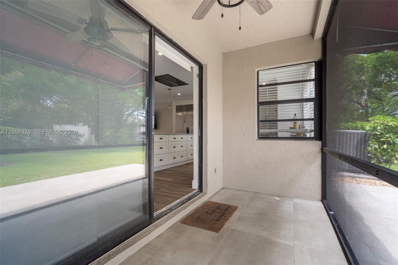 9161 Vineyard Lake Dr , Unit 9161, Plantation, FL 33324 Photo