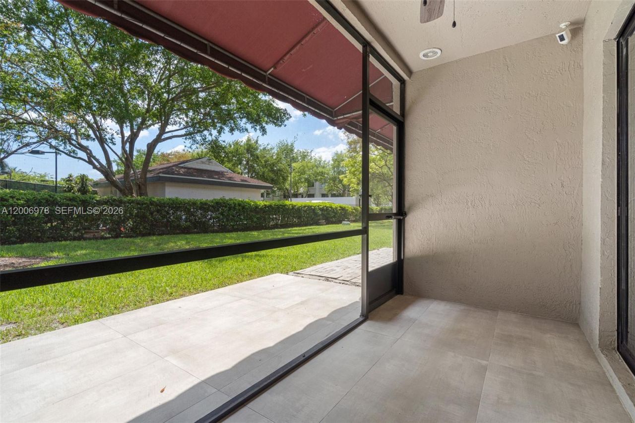 9161 Vineyard Lake Dr , Unit 9161, Plantation, FL 33324 Photo
