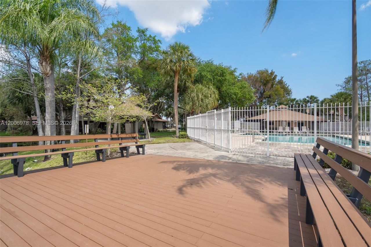 9161 Vineyard Lake Dr , Unit 9161, Plantation, FL 33324 Photo