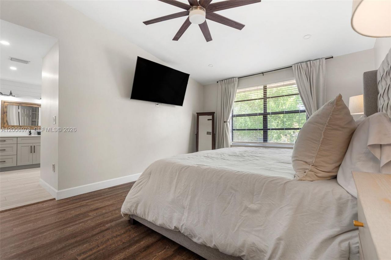 9161 Vineyard Lake Dr , Unit 9161, Plantation, FL 33324 Photo