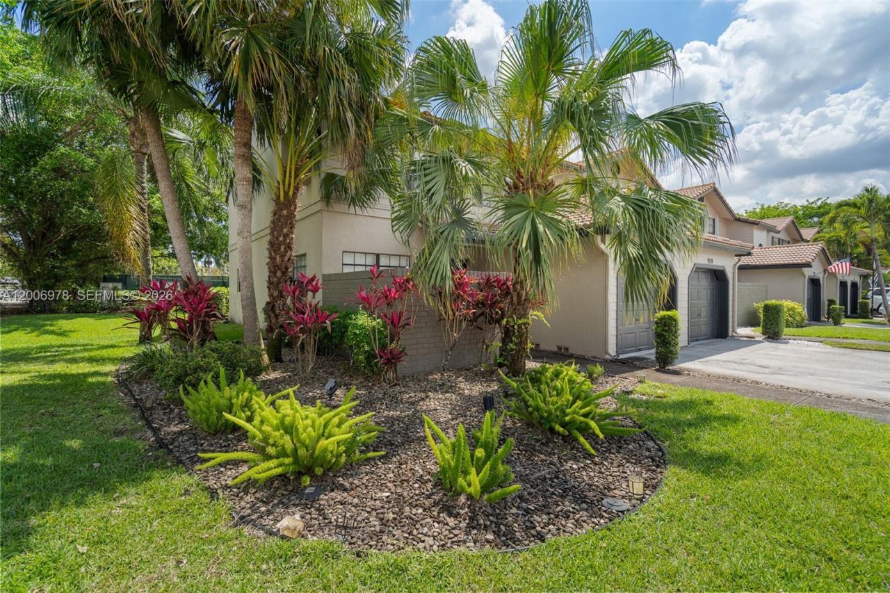 9161 Vineyard Lake Dr , Unit 9161, Plantation, FL 33324 Photo