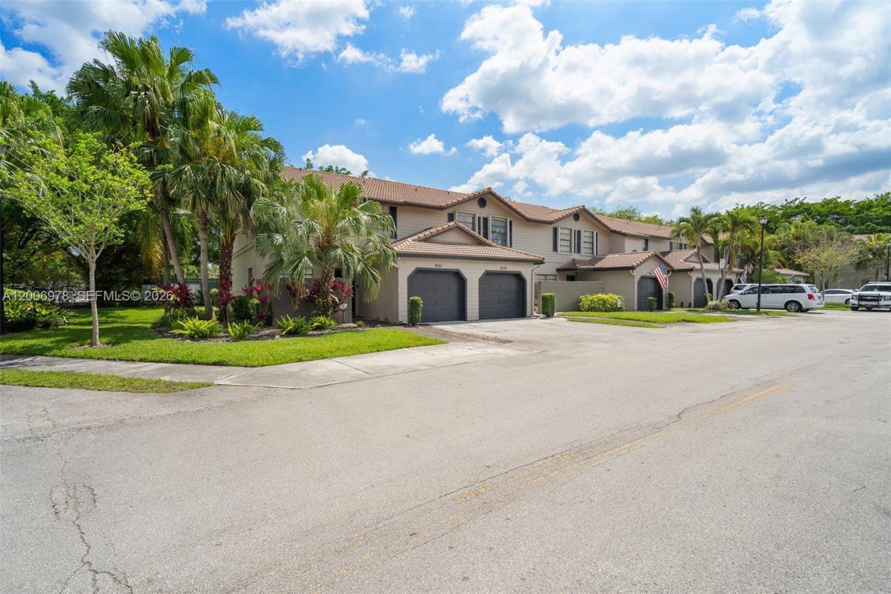 9161 Vineyard Lake Dr , Unit 9161, Plantation, FL 33324 Photo