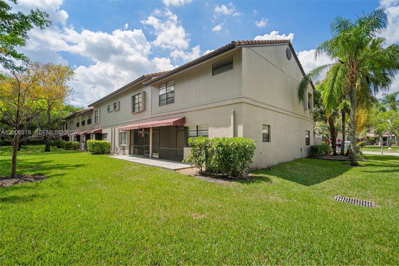 9161 Vineyard Lake Dr , Unit 9161, Plantation, FL 33324 Photo