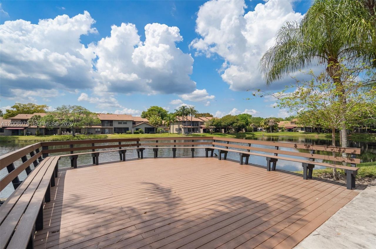 9161 Vineyard Lake Dr , Unit 9161, Plantation, FL 33324 Photo