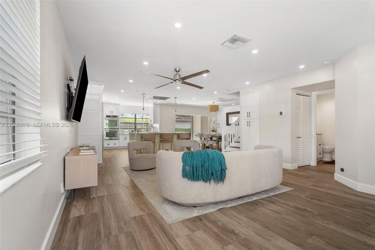 9161 Vineyard Lake Dr , Unit 9161, Plantation, FL 33324 Photo