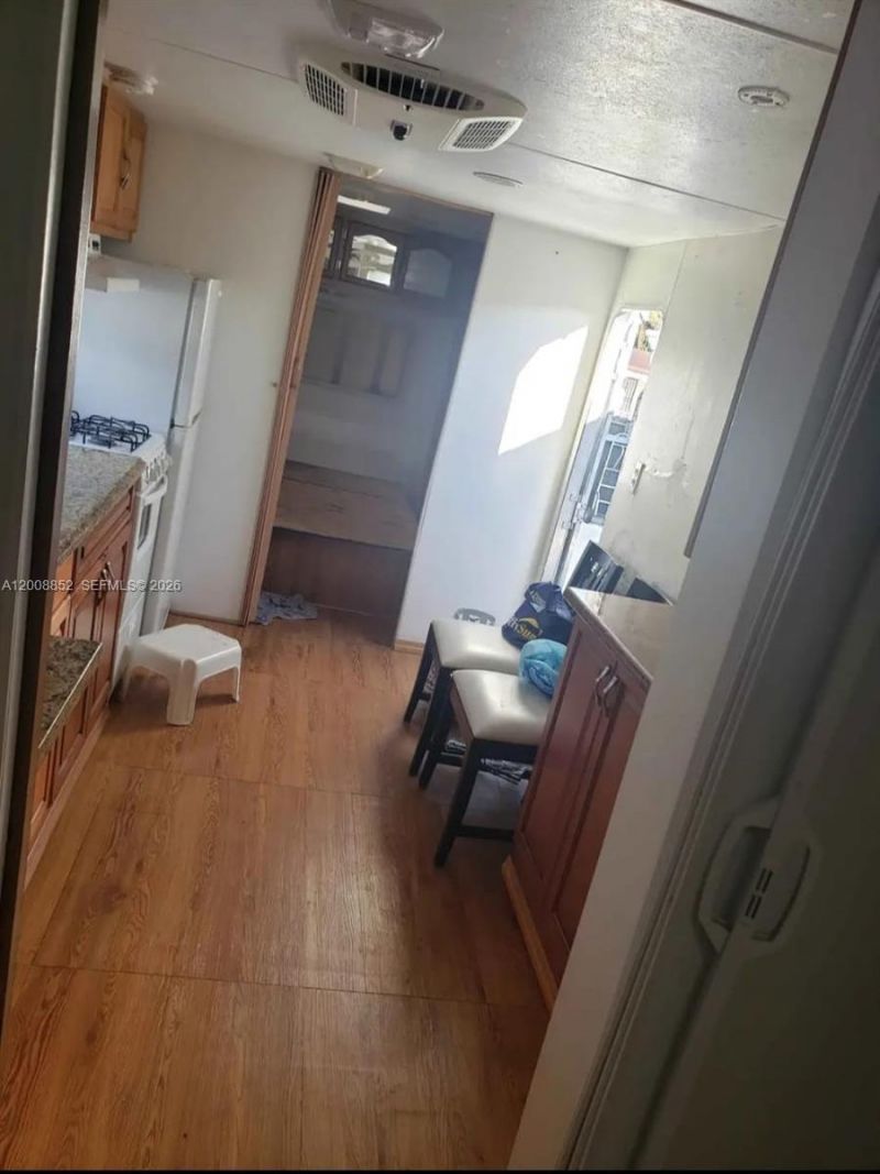 1085 NW 185th Ter, Unit RV, Miami Gardens, FL 33169 Photo