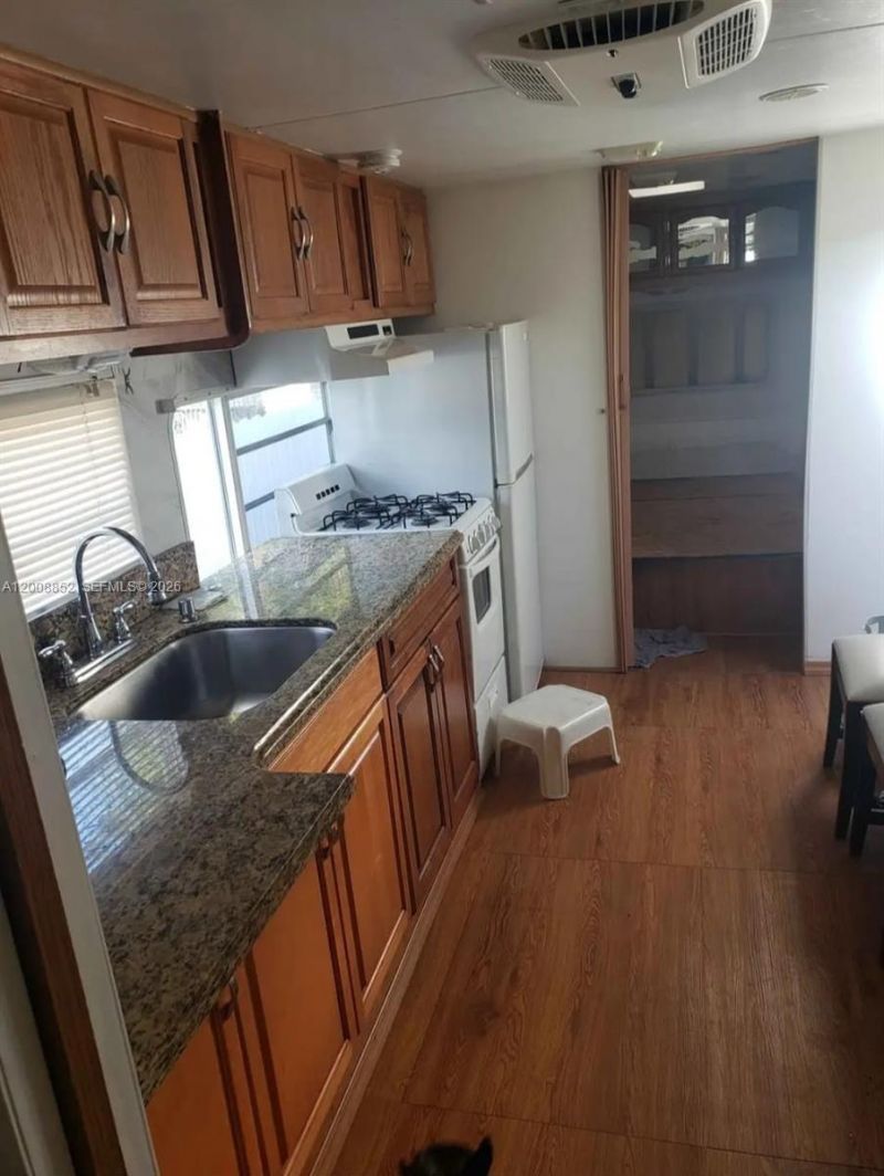 1085 NW 185th Ter, Unit RV, Miami Gardens, FL 33169 Photo