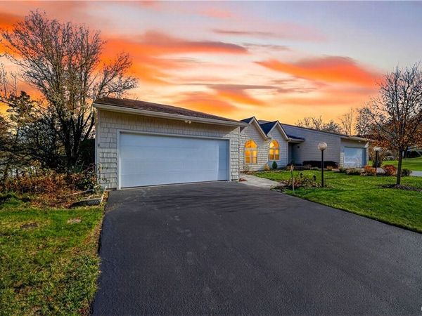 6233 The Hamlet, Jamesville, NY 13078