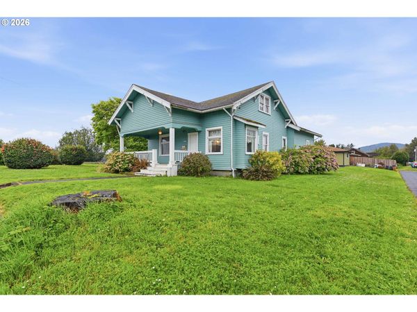 906 C ST, Myrtle Point, OR 97458