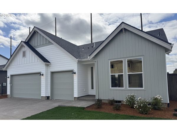 758 Magnolia AVE, Woodburn, OR 97071