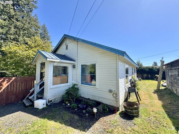 1003 W 12th ST, Coquille, OR 97423