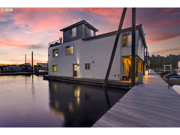 18525 NE Marine Dr., Unit E3, Portland, OR 97230