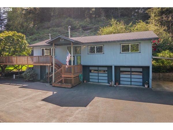 94032 BRUSH LN, Coos Bay, OR 97420