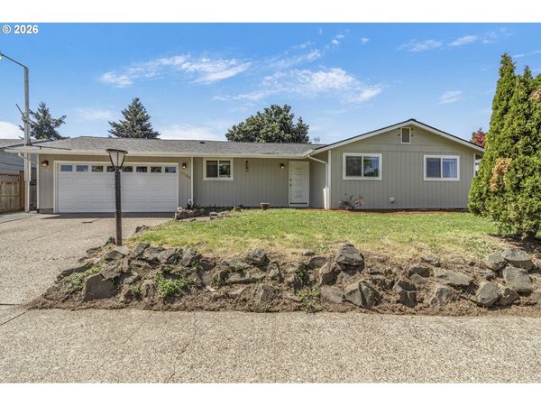 1758 RAINBOW DR, Springfield, OR 97477