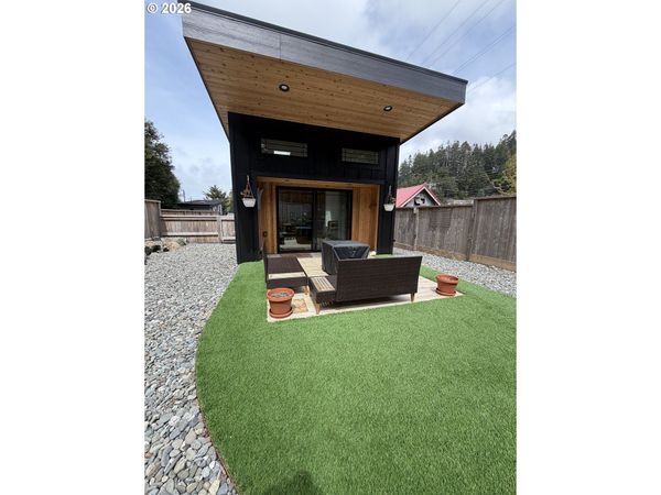 94254 11TH ST, Gold Beach, OR 97444