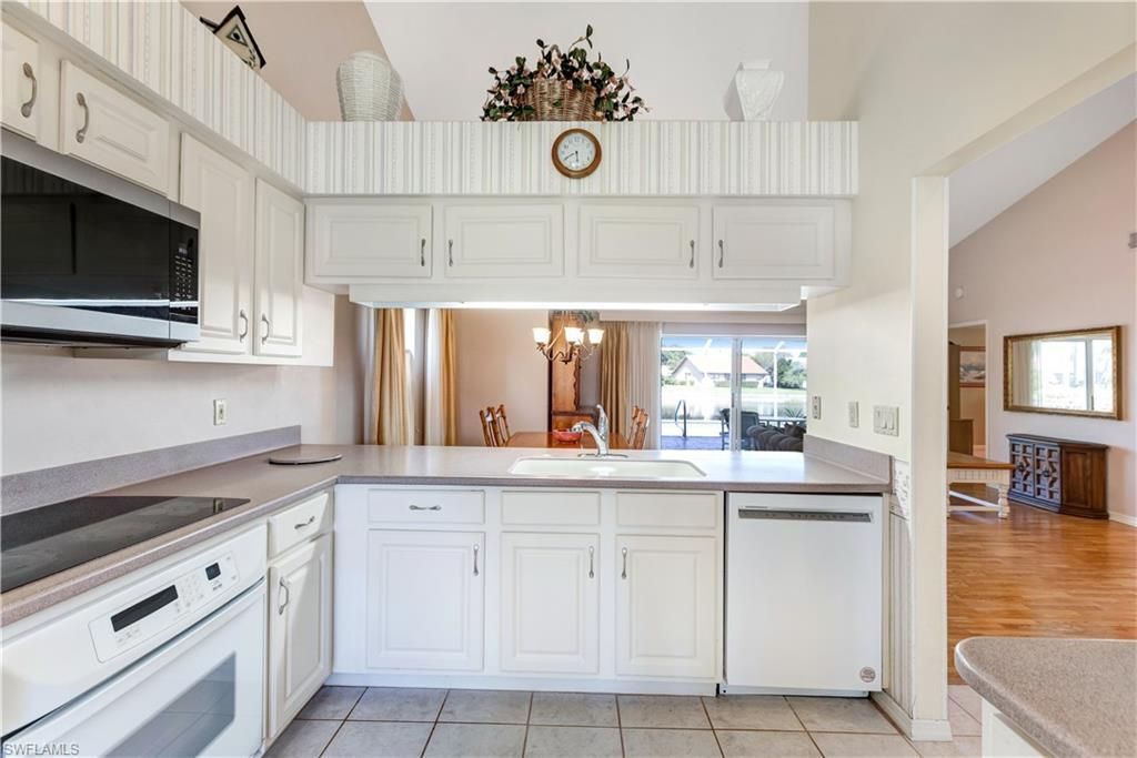 372 Fox Den Cir, Naples, FL 34104 Photo