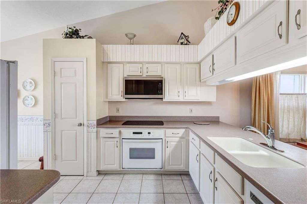 372 Fox Den Cir, Naples, FL 34104 Photo