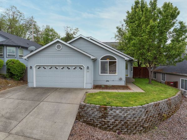 231 SE Independence Drive, Grants Pass, OR 97527