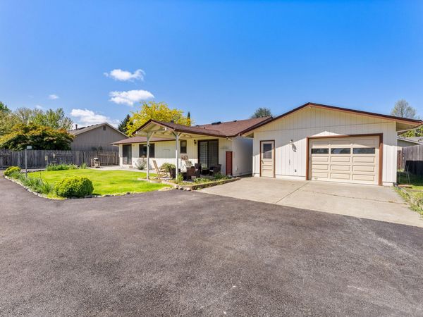 2900 Lois Lane, Grants Pass, OR 97527