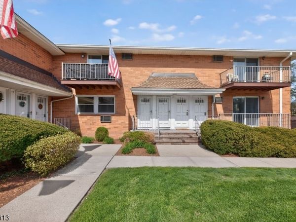 15 Cottage St, Midland Park, NJ 07432
