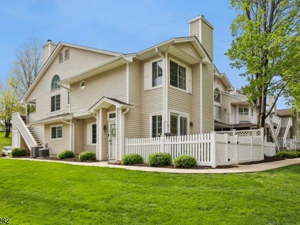 9 Sussex Court, Bedminster, NJ 07921