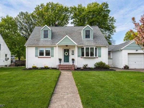 31 Stanley Ct, North Haledon, NJ 07508