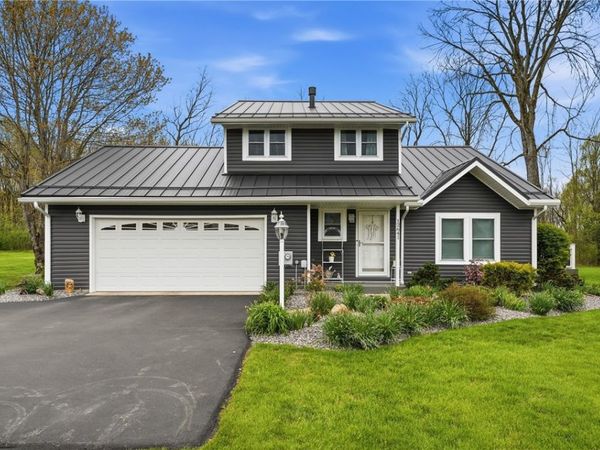 12641 Hickory Dr, Conneaut Lake, PA 16316