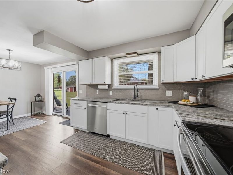 3295 Easton Street NE, Canton, OH 44721 Photo 12