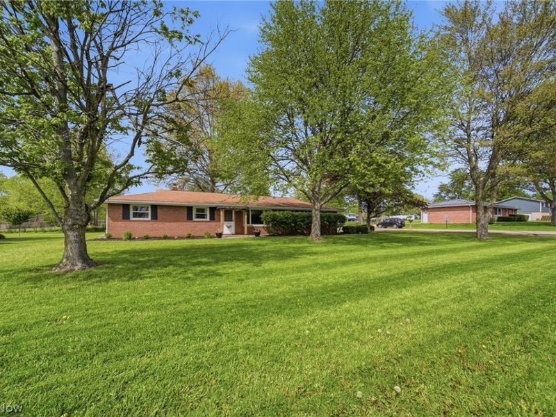 3295 Easton Street NE, Canton, OH 44721 Photo 3