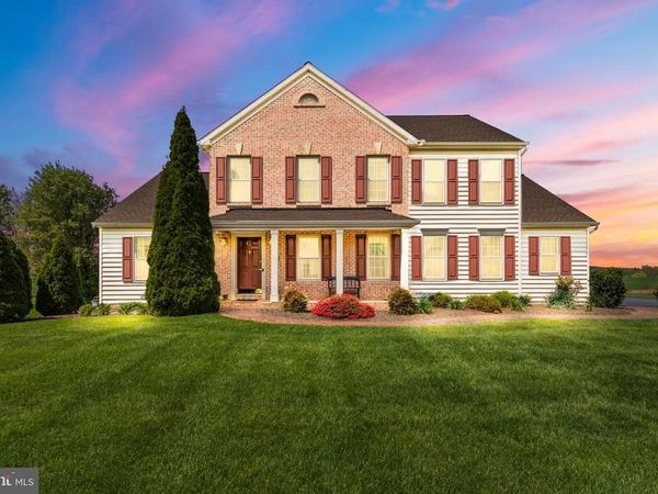 1347 STERLING DRIVE, YORK, PA 17404