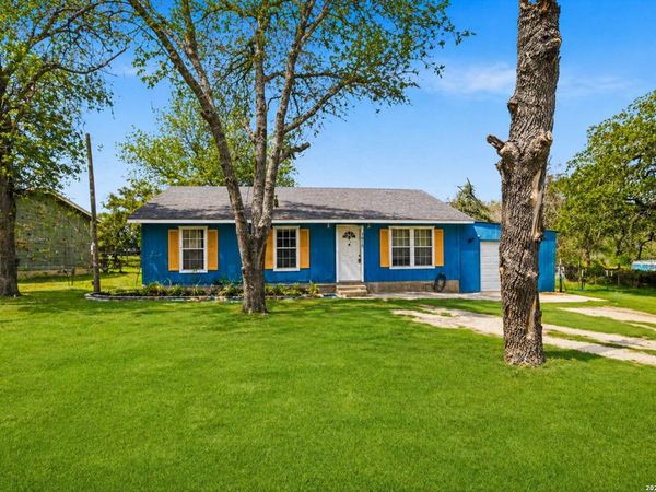 4615 WATERWOOD PASS DR, Elmendorf, TX 78112