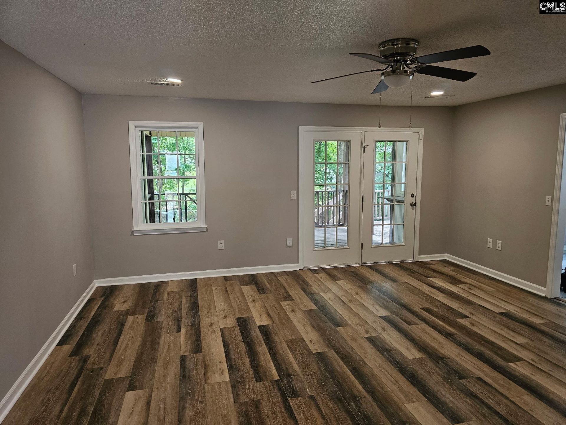 208 Riverwalk Way Photo 5