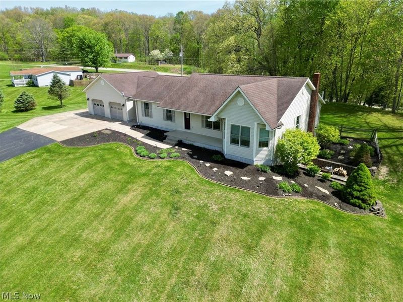 8600 Honeysuckle Drive, Dresden, OH 43821 Photo 2