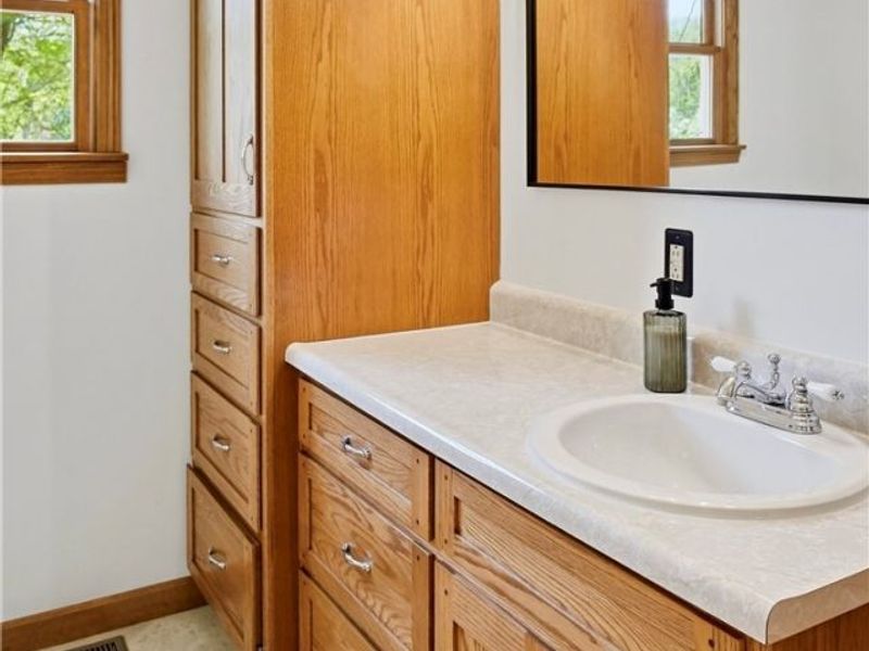 8600 Honeysuckle Drive, Dresden, OH 43821 Photo 37